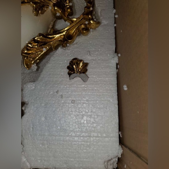 Eriq Crowned Table Vase - Picture 9 of 12